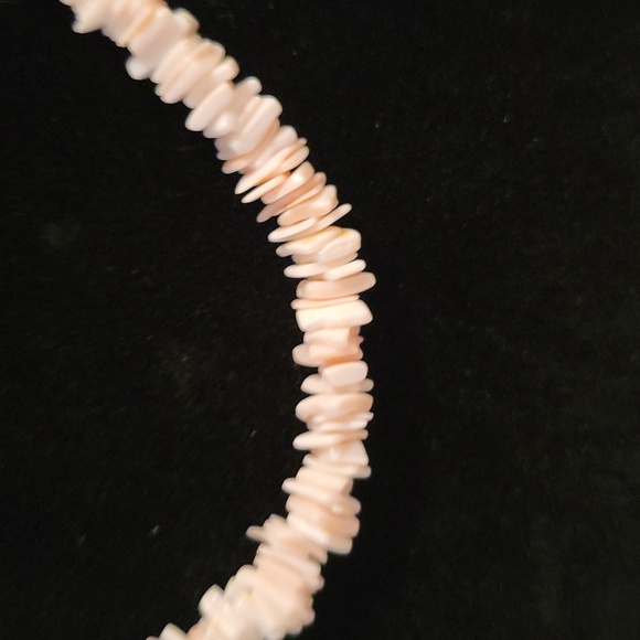 Shell necklaces (2) - Picture 2 of 3